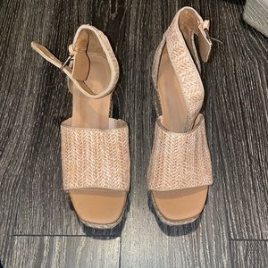 NWOT Beige wedge - size 6